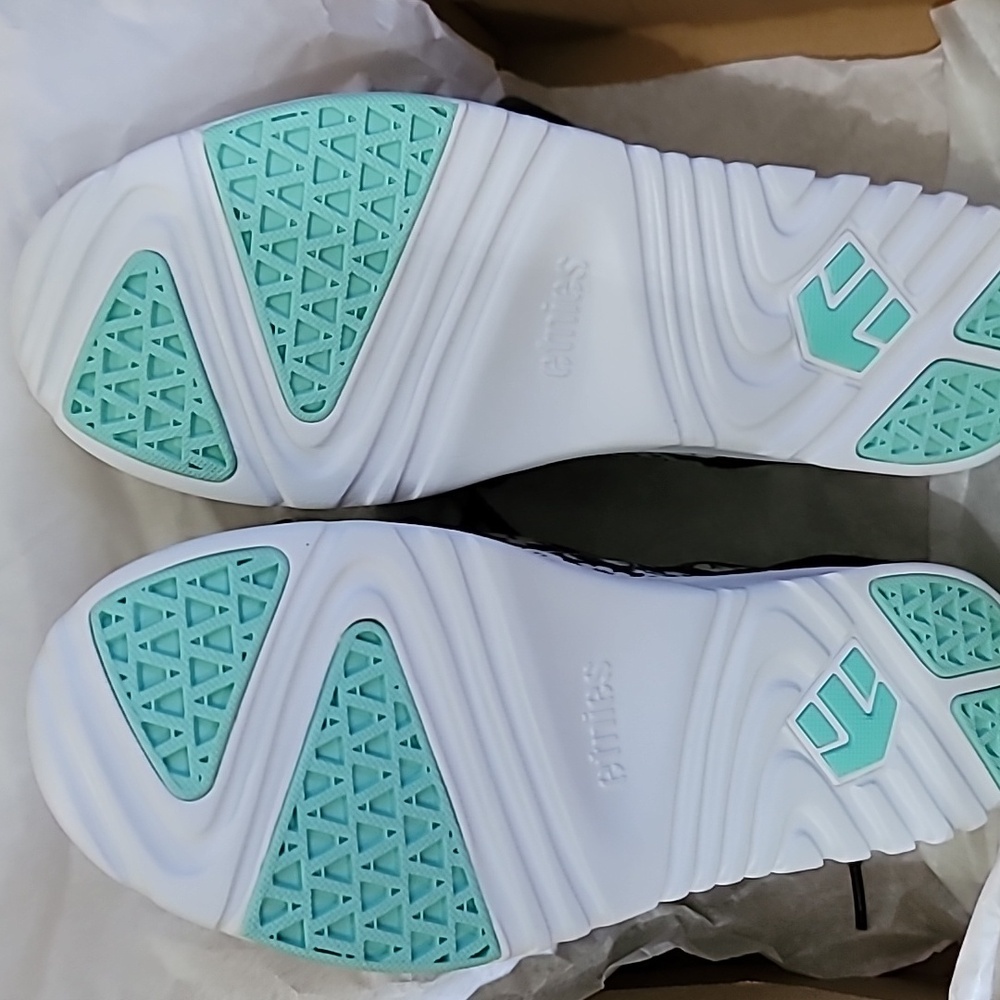 ETNIES WOMEN'S - Picture 2 of 4